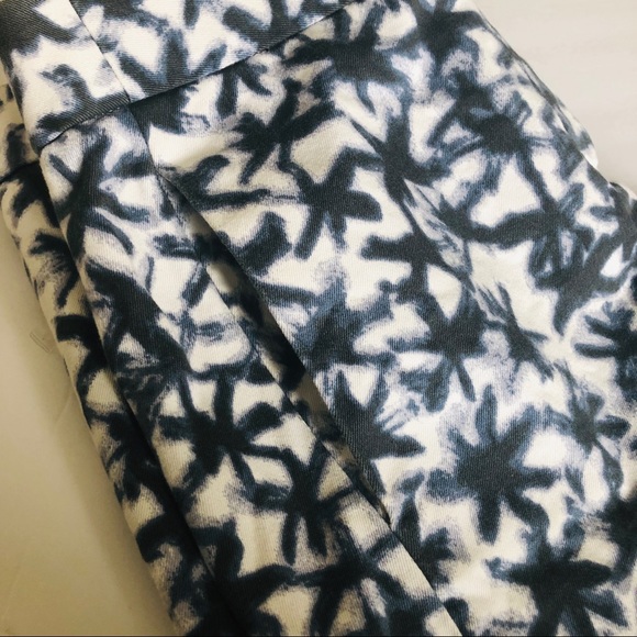 J. Crew Stretch white and blue short. - Picture 4 of 5